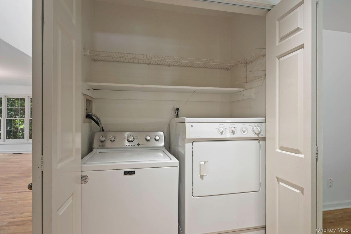Interior, Utility Closets, Washer, Wood Texture Flooring
