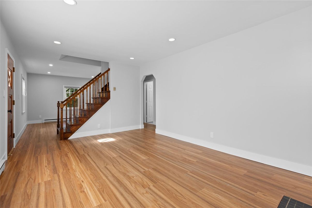 Empty room, Interior, Recessed Lighting, Wood Texture Flooring