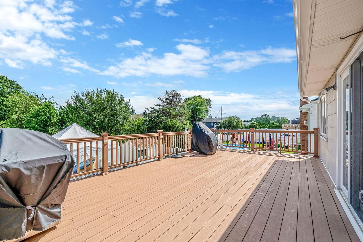 Exterior, Wood Texture Flooring
