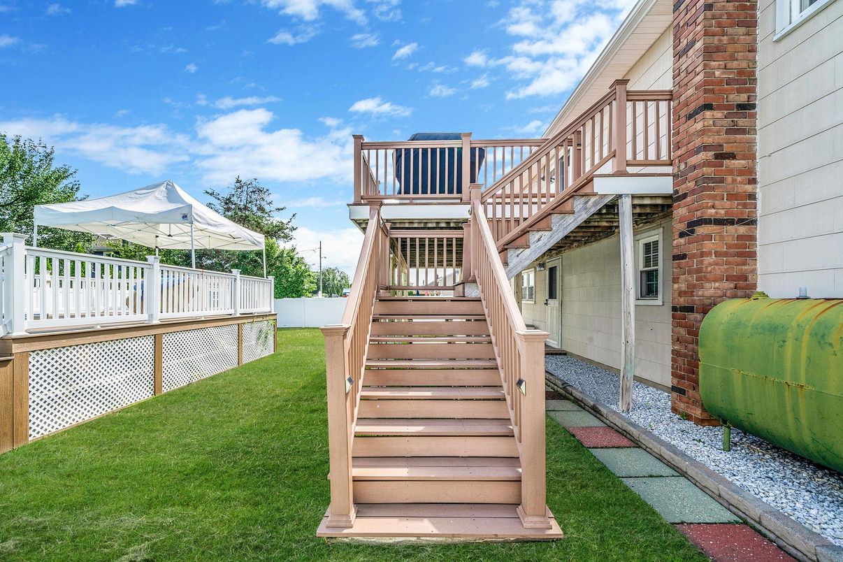 Backyard, Exterior