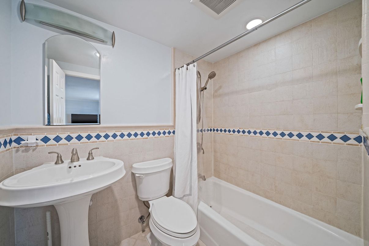 Bathroom, Interior, Recessed Lighting