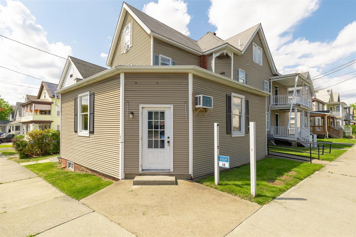 Exterior, Facade, Queen Anne Victorian