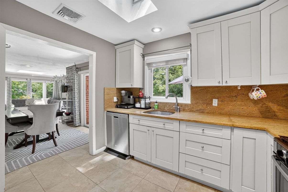 Dining room, Interior, Kitchen, Recessed Lighting, Stainless Steel Appliances