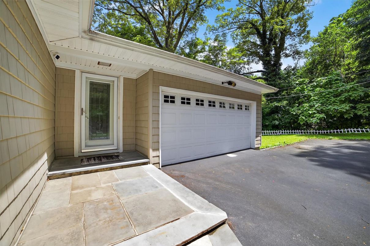 Detached Garage, Exterior