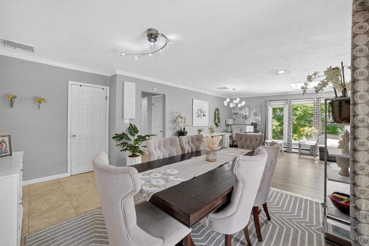 Chandelier, Dining room, Interior, Living room, Recessed Lighting, Wood Texture Flooring