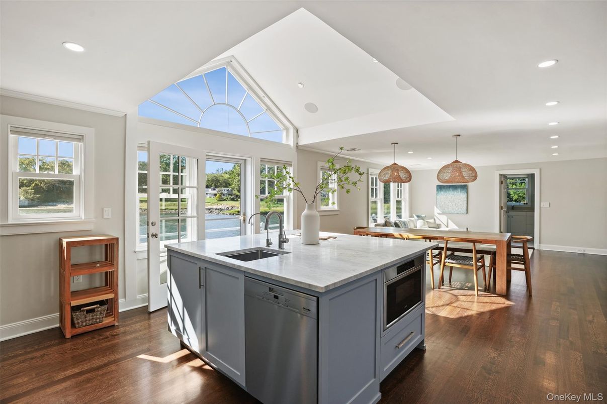 Dining room, Interior, Kitchen, Pendant Lights, Recessed Lighting, Wood Texture Flooring