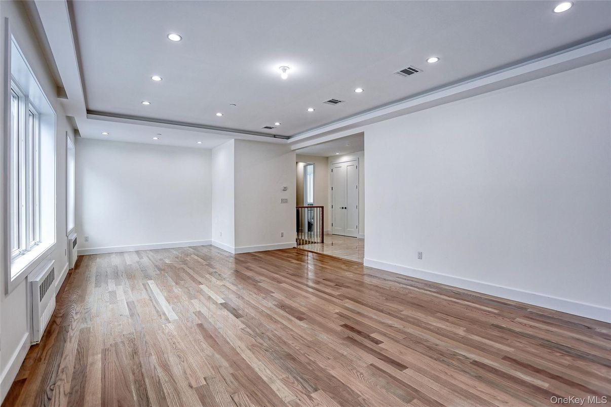 Empty room, Interior, Recessed Lighting, Wood Texture Flooring