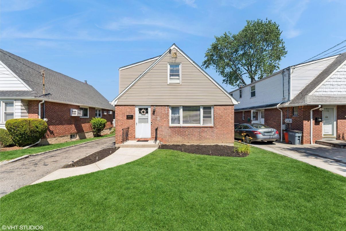 Exterior, Facade, Brick Facade, Cape Cod