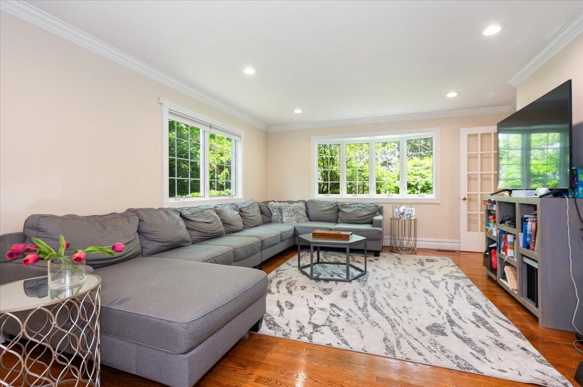 Interior, Living room, Recessed Lighting, Wood Texture Flooring