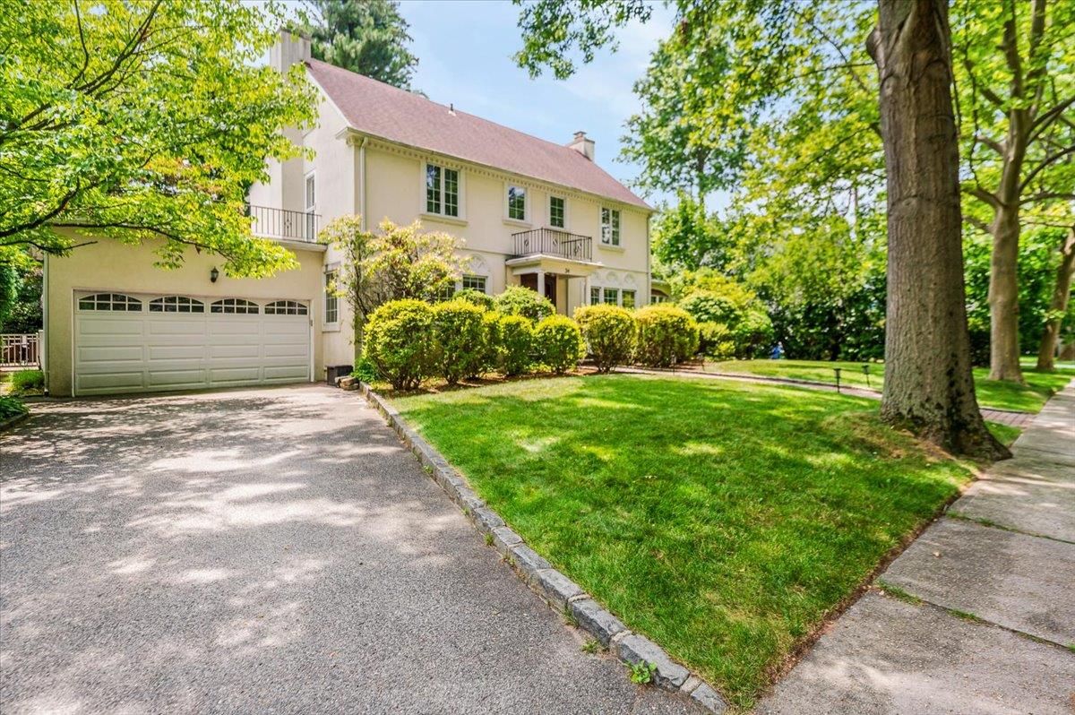 Attached, Backyard, Exterior, Facade, French Provincial