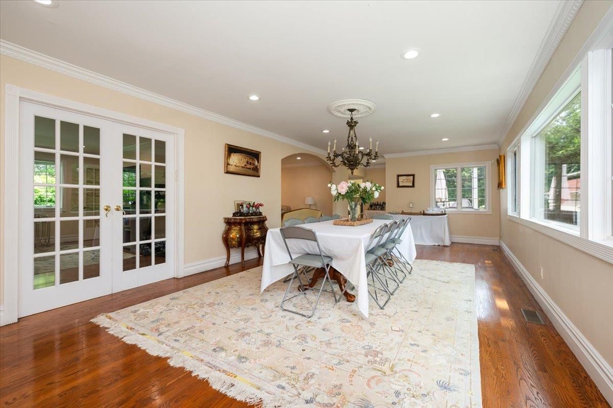Chandelier, Dining room, Interior, Recessed Lighting, Wood Texture Flooring