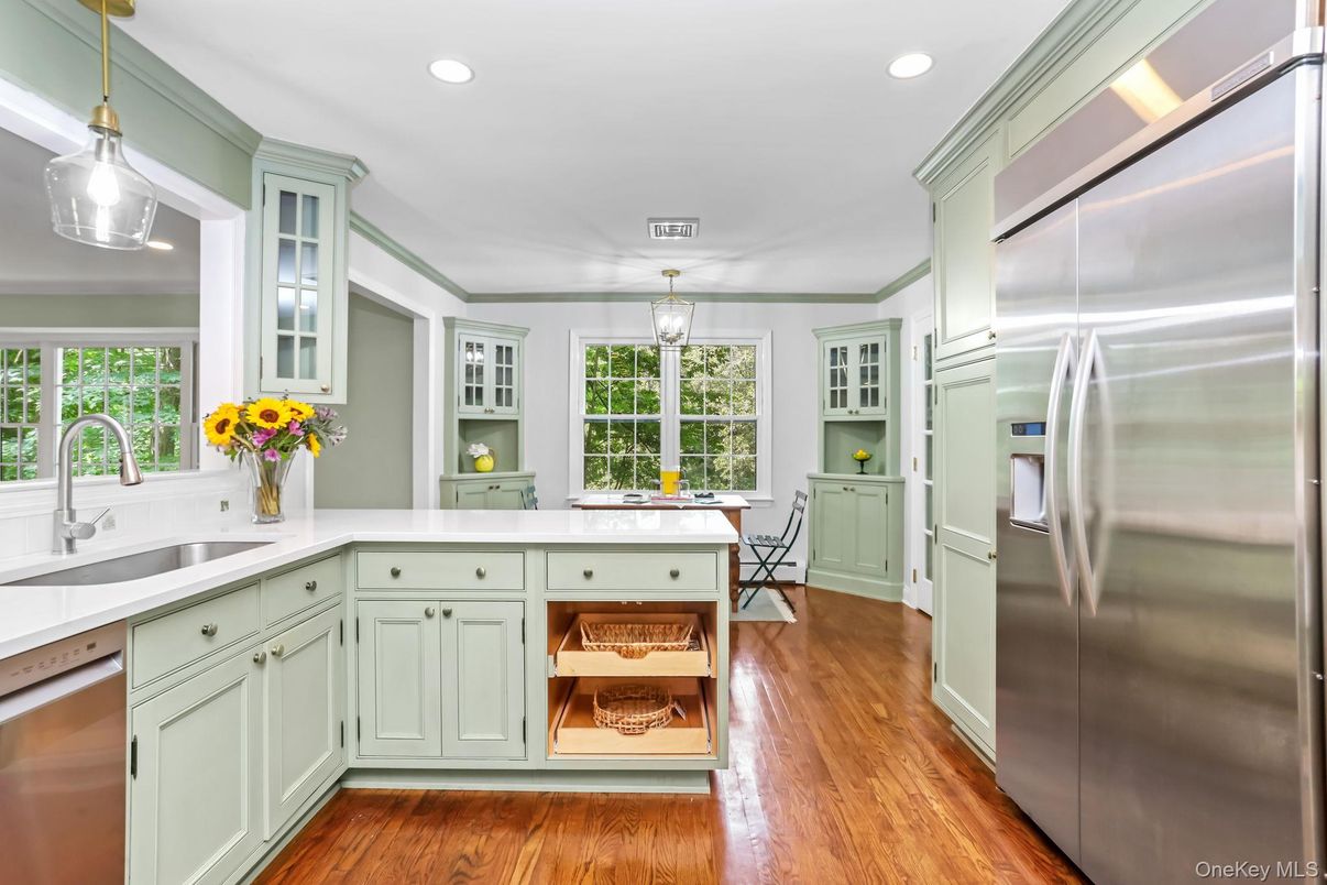 Dining room, Interior, Kitchen, Pendant Lights, Recessed Lighting, Stainless Steel Appliances, Wood Texture Flooring