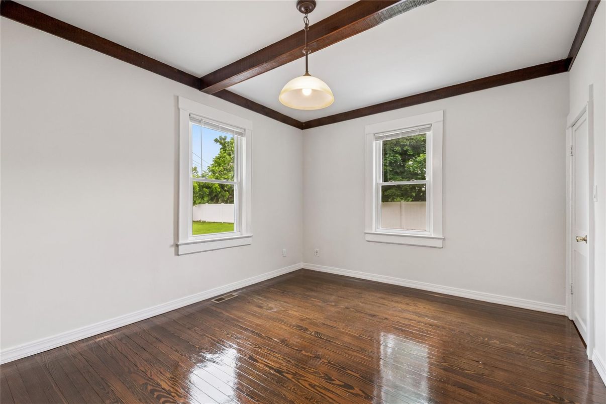 Empty room, Interior, Pendant Lights, Wooden Beams, Wood Texture Flooring