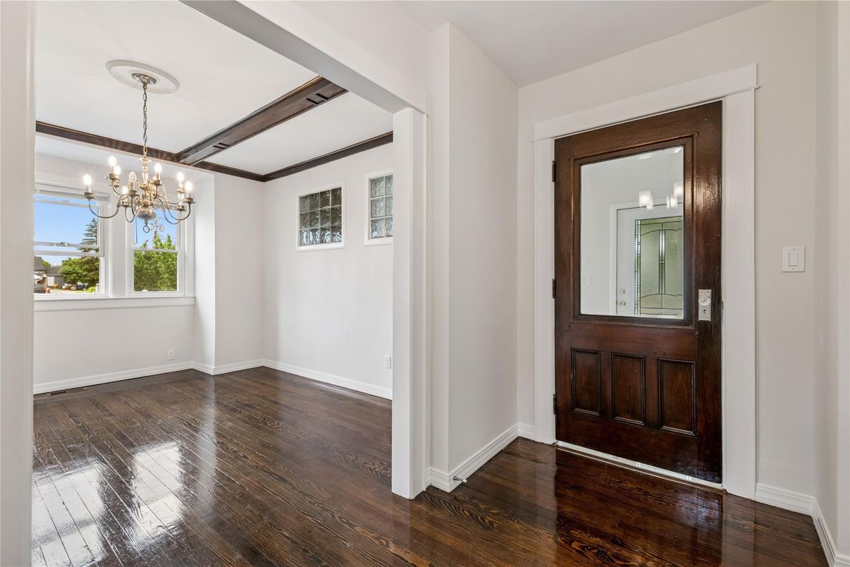 Chandelier, Empty room, Interior, Wood Texture Flooring