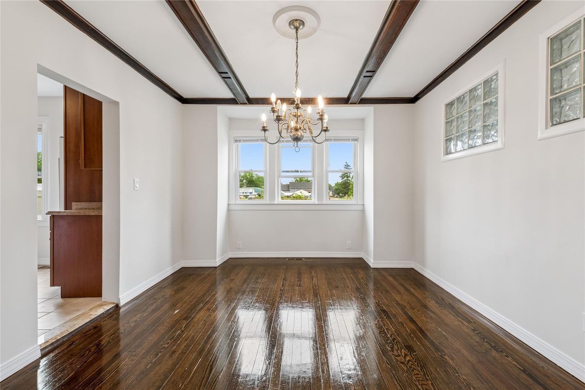Chandelier, Empty room, Interior, Wood Texture Flooring