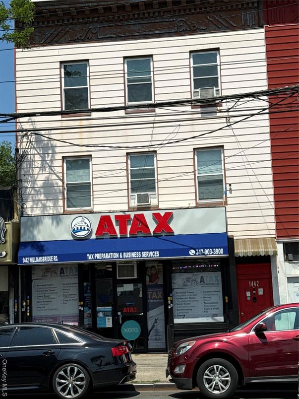 Exterior, Facade, Rowhouse