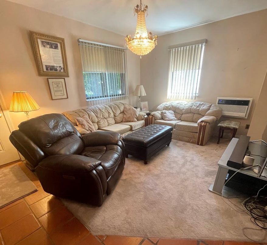 Chandelier, Interior, Living room