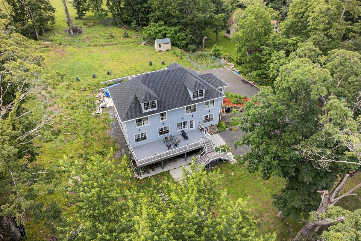 Exterior, Drone