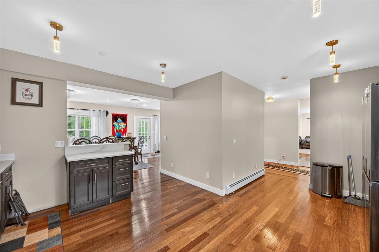 Interior, Recessed Lighting, Wood Texture Flooring