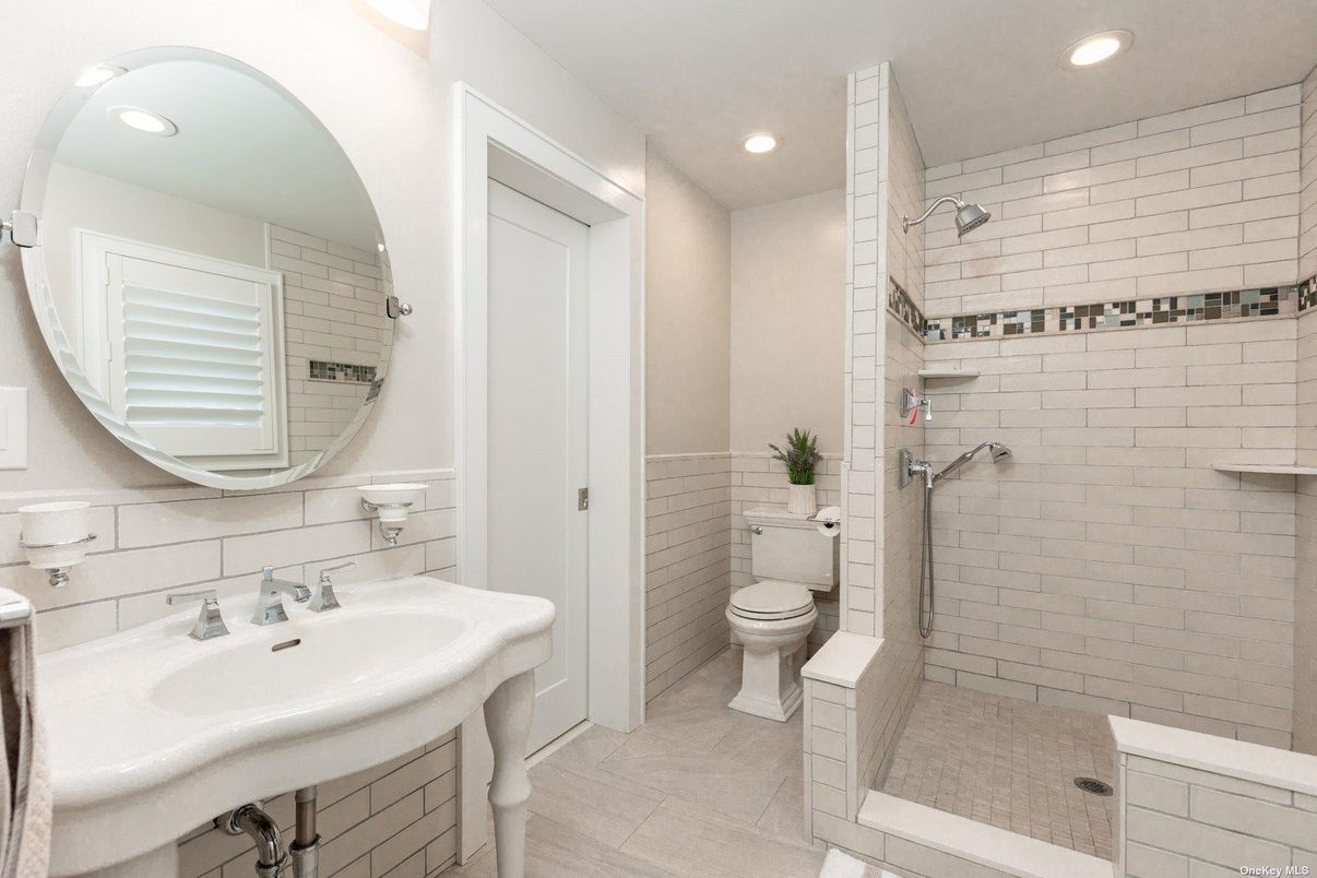 Bathroom, Interior, Recessed Lighting
