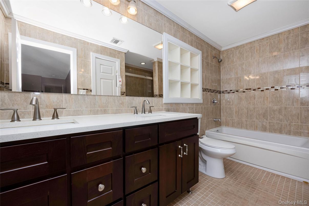 Bathroom, Dual Sink Vanities, Interior