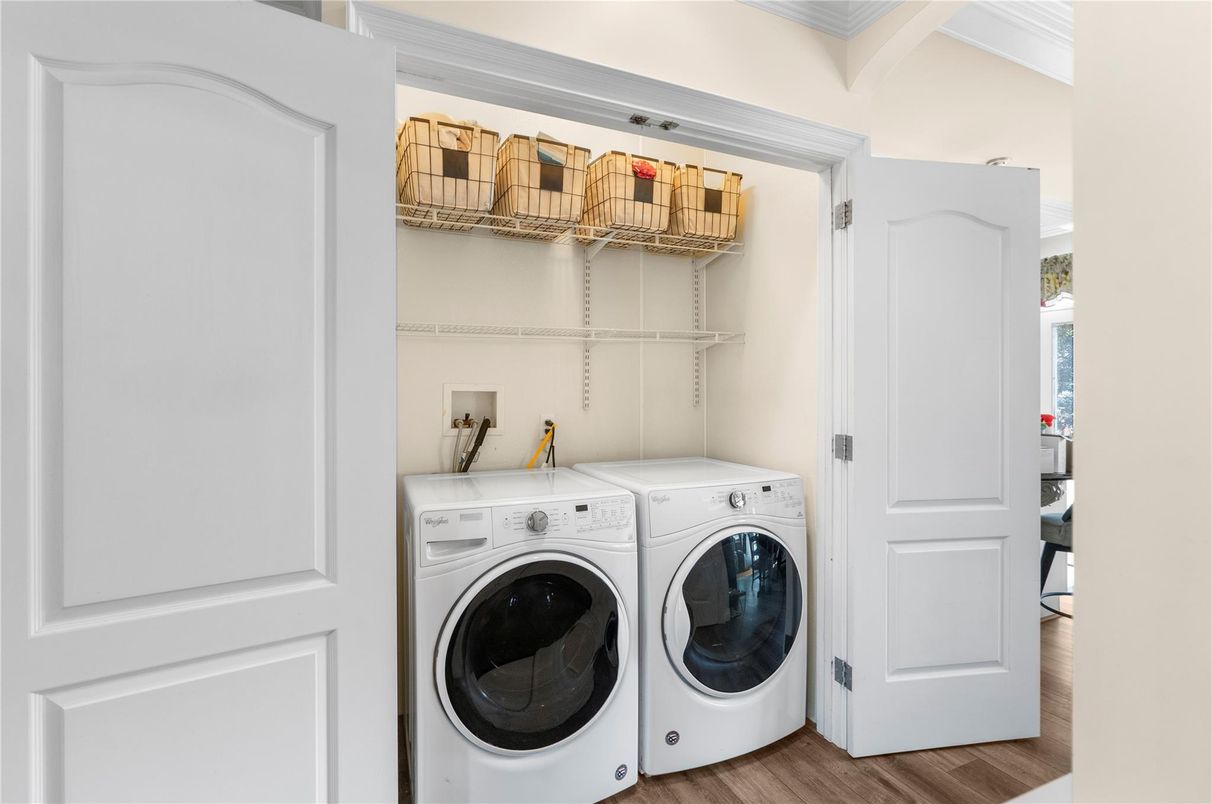 Interior, Utility Closets, Washer, Wood Texture Flooring