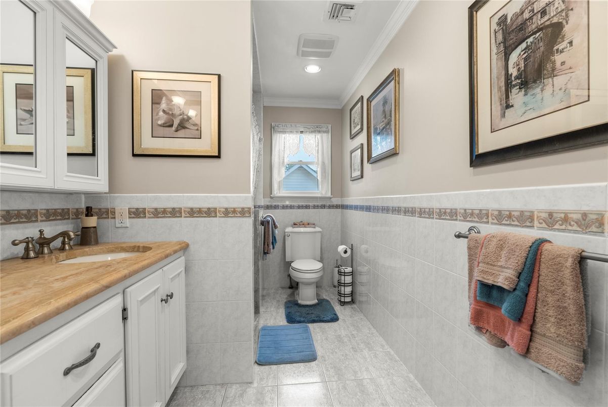 Bathroom, Interior, Recessed Lighting