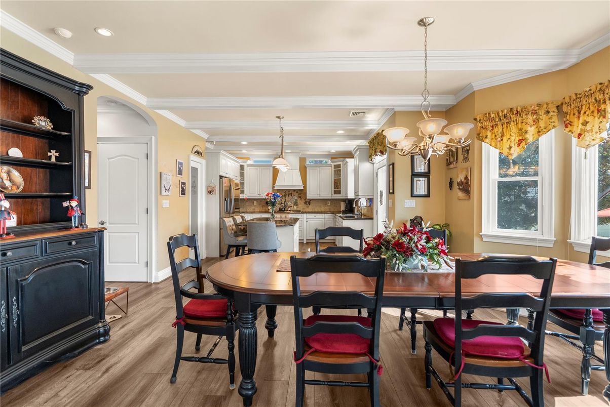 Chandelier, Dining room, Interior, Kitchen, Pendant Lights, Recessed Lighting, Wood Texture Flooring