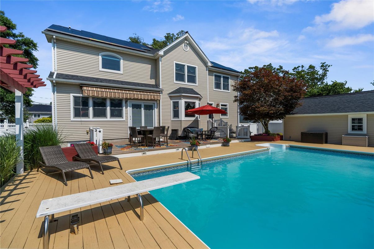 Exterior, Pool