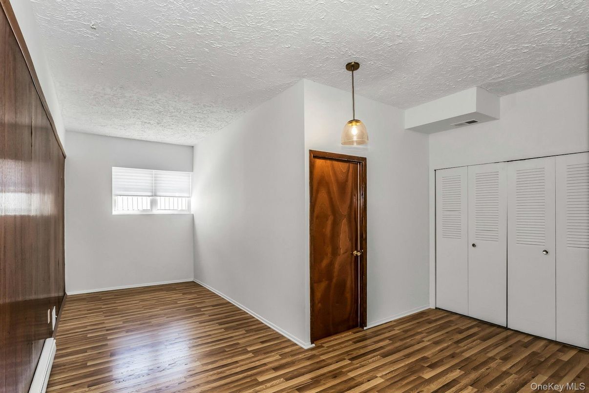 Empty room, Interior, Pendant Lights, Wood Texture Flooring