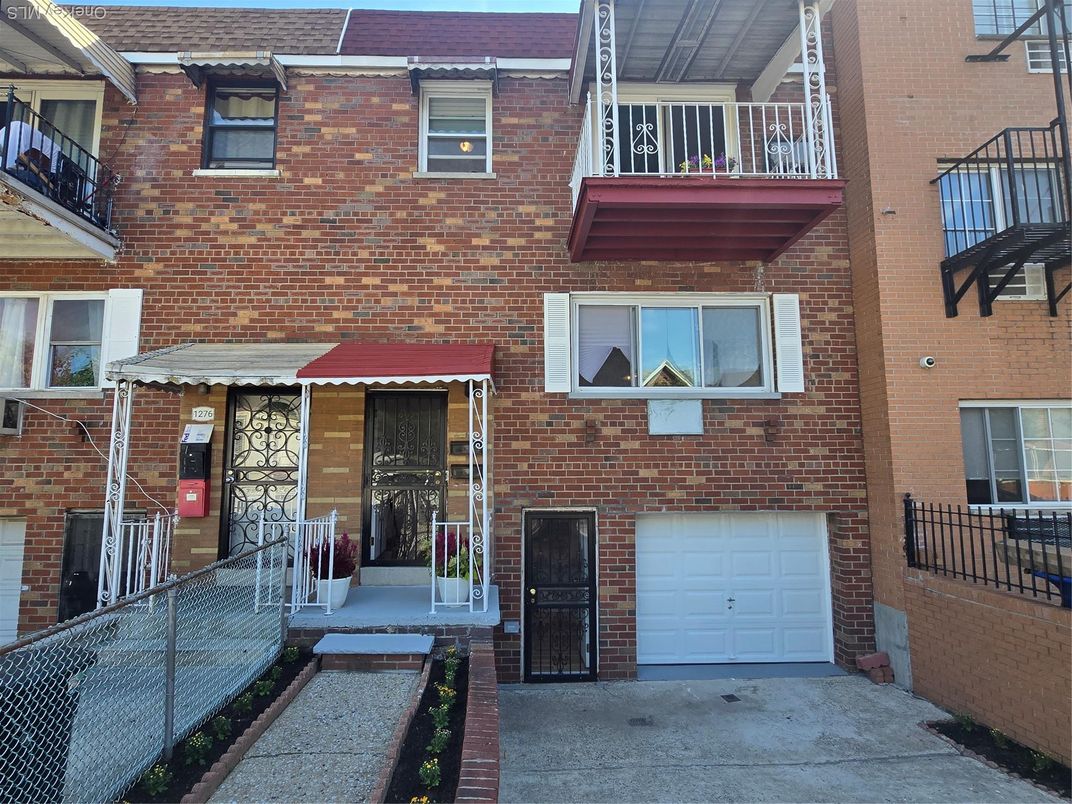 Attached, Exterior, Facade, Brick Facade, Rowhouse