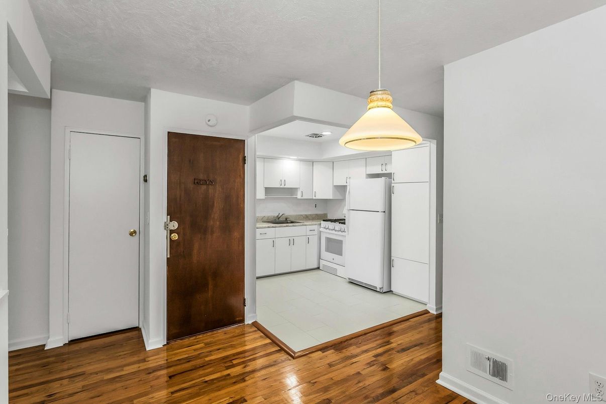 Interior, Kitchen, Pendant Lights, Wood Texture Flooring