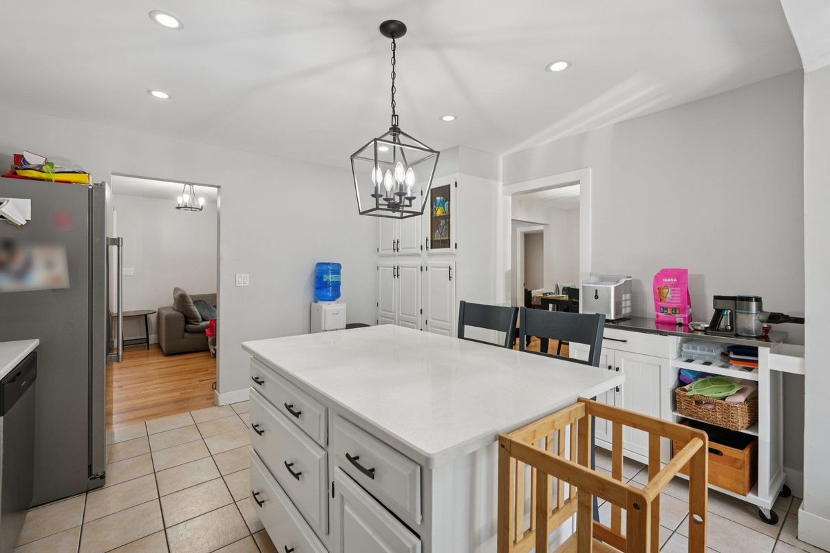 Dining room, Interior, Kitchen, Pendant Lights, Recessed Lighting, Wood Texture Flooring