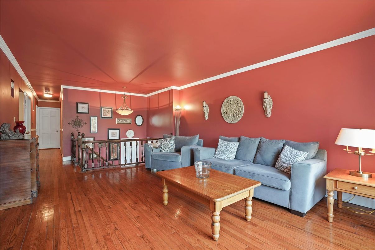 Interior, Living room, Pendant Lights, Wood Texture Flooring