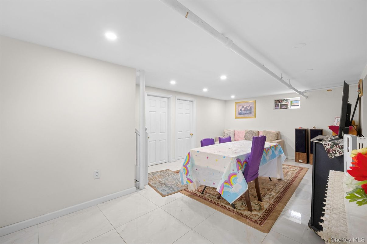 Dining room, Interior, Recessed Lighting