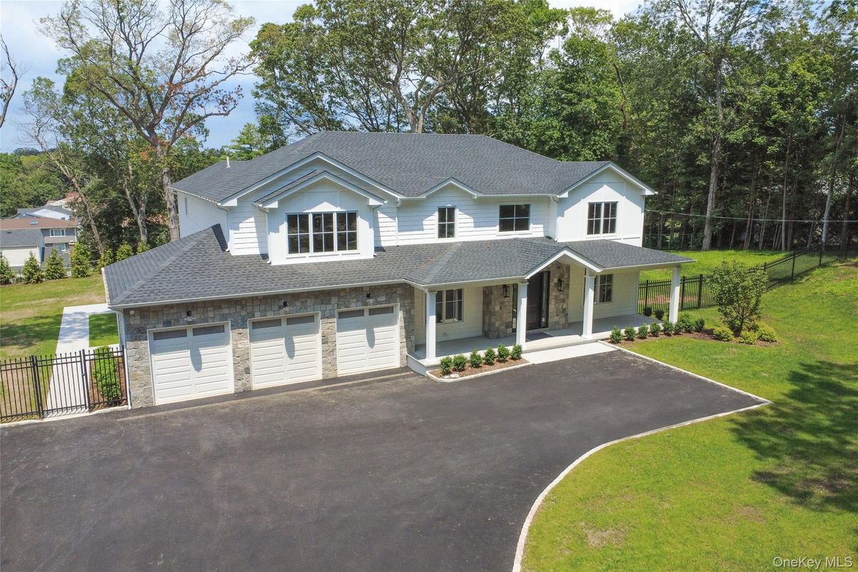 Attached, Exterior, Facade, Farmhouse