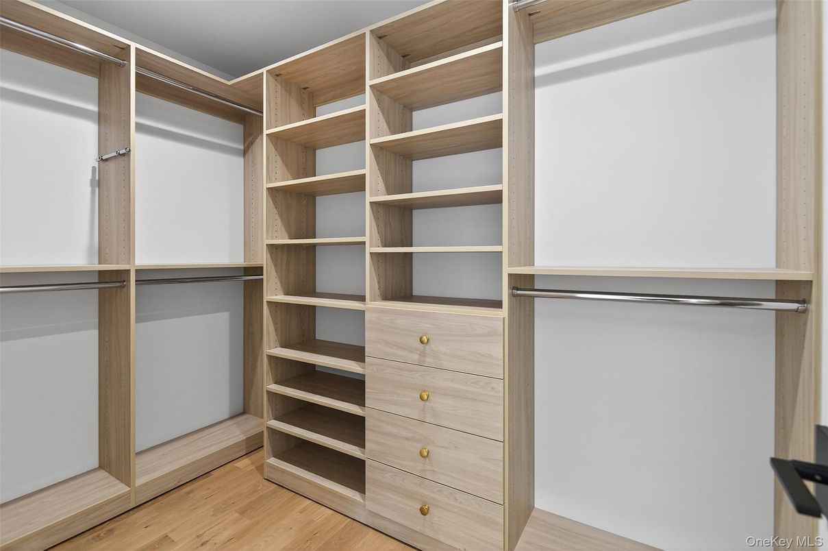 Interior, Walk-in Closets, Wood Texture Flooring