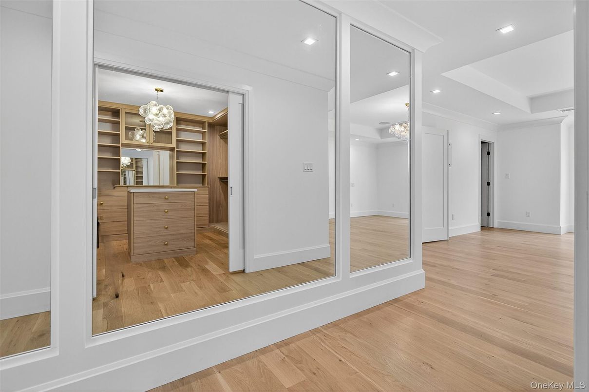 Chandelier, Empty room, Interior, Recessed Lighting, Wood Texture Flooring