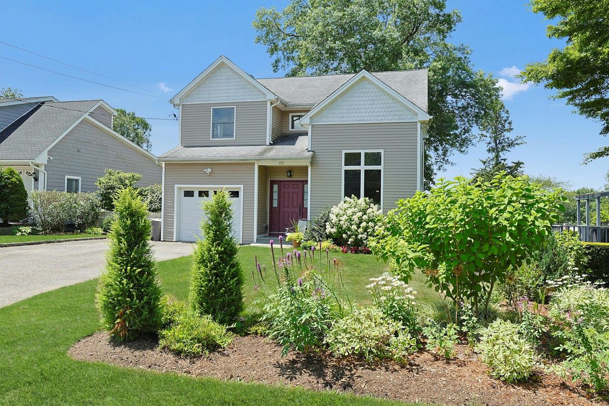 Attached, Exterior, Facade, Farmhouse