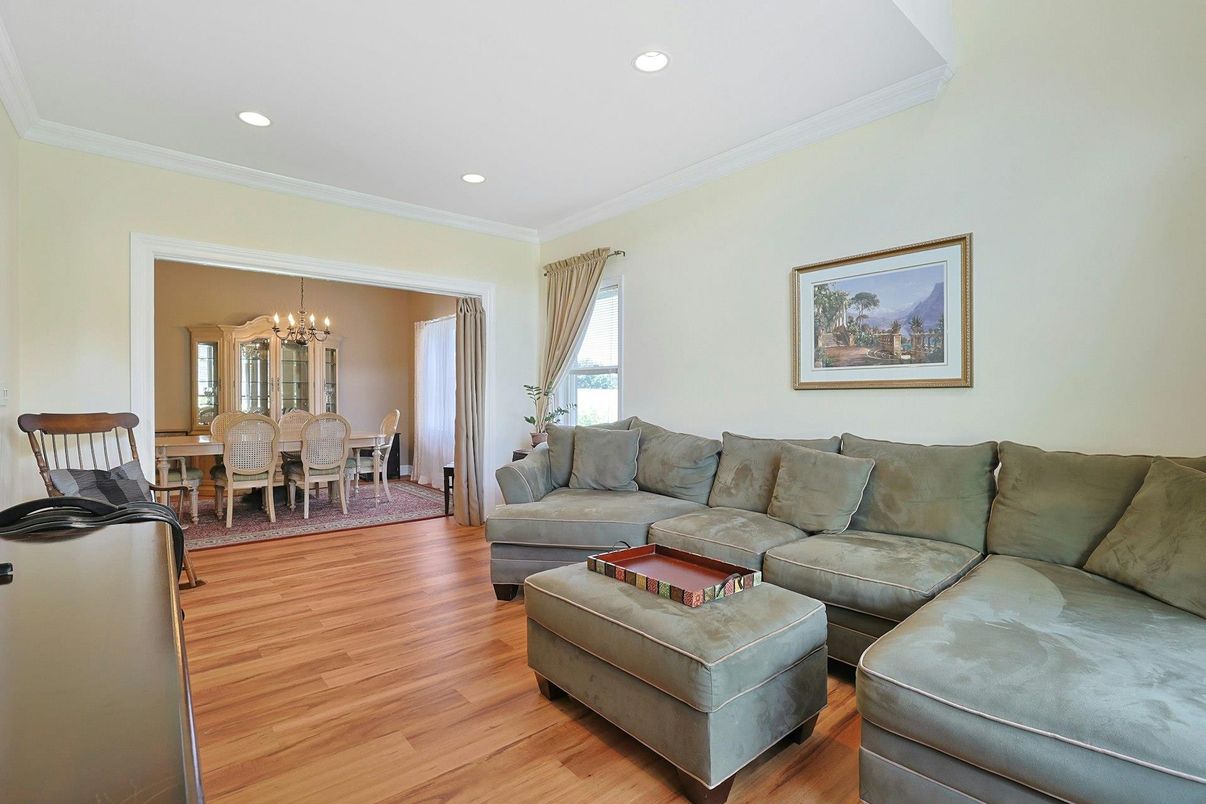 Chandelier, Dining room, Interior, Living room, Recessed Lighting, Wood Texture Flooring