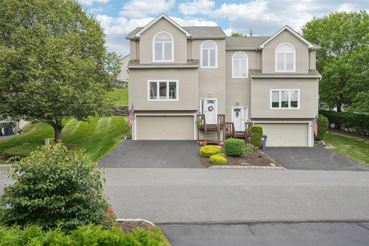 Attached, Exterior, Facade, Raised Ranch