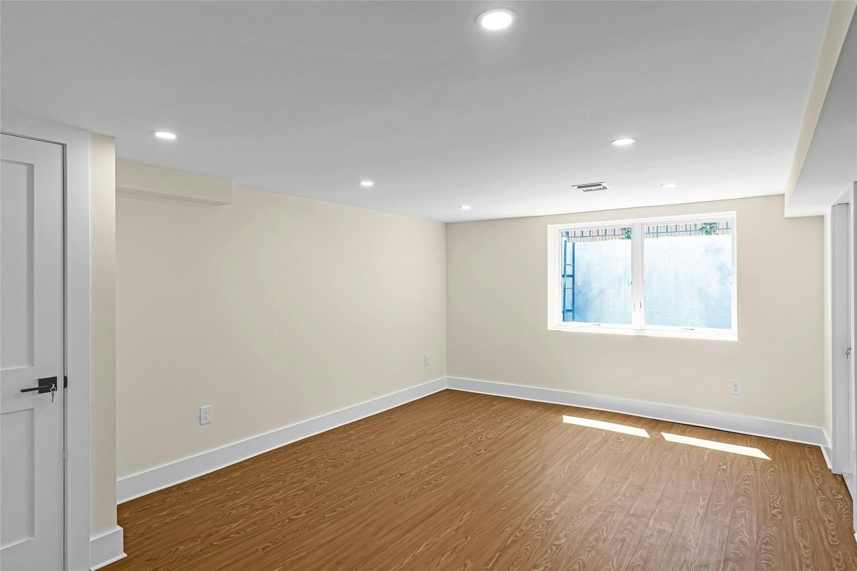 Empty room, Interior, Recessed Lighting, Wood Texture Flooring
