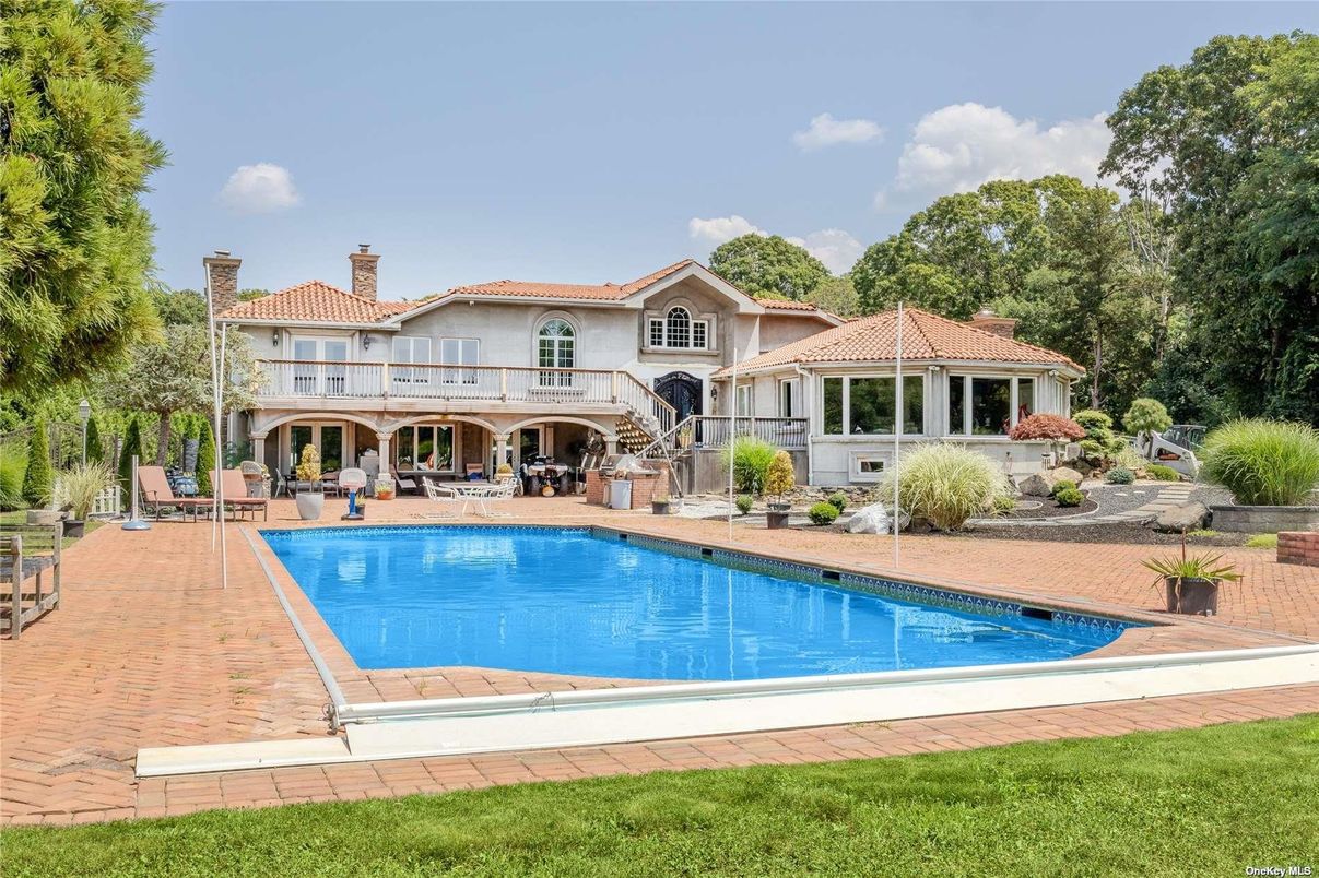 Exterior, Pool