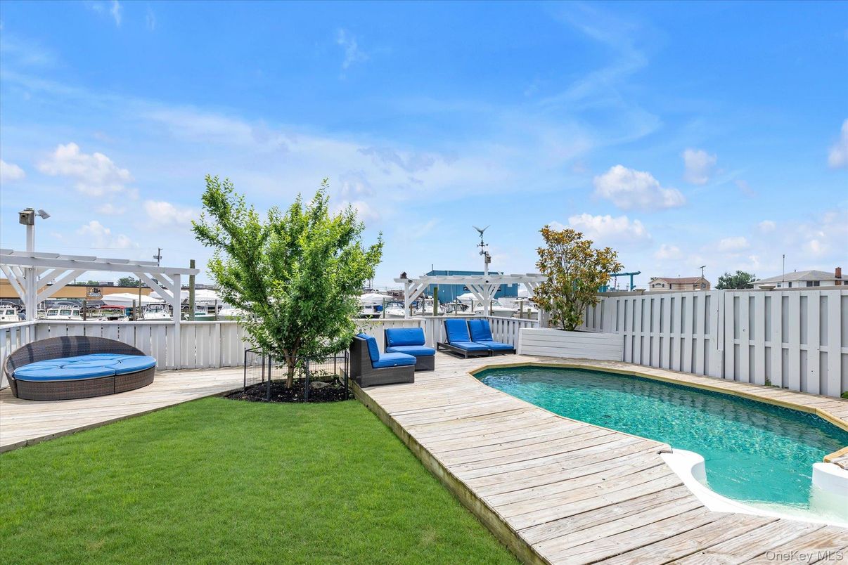 Exterior, Hot Tub, Pool
