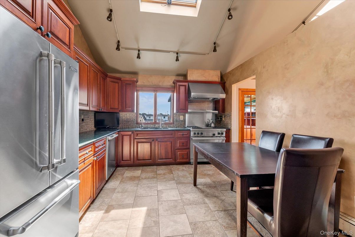 Dining room, Interior, Kitchen, Stainless Steel Appliances