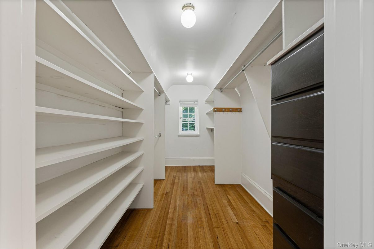 Interior, Walk-in Closets, Wood Texture Flooring