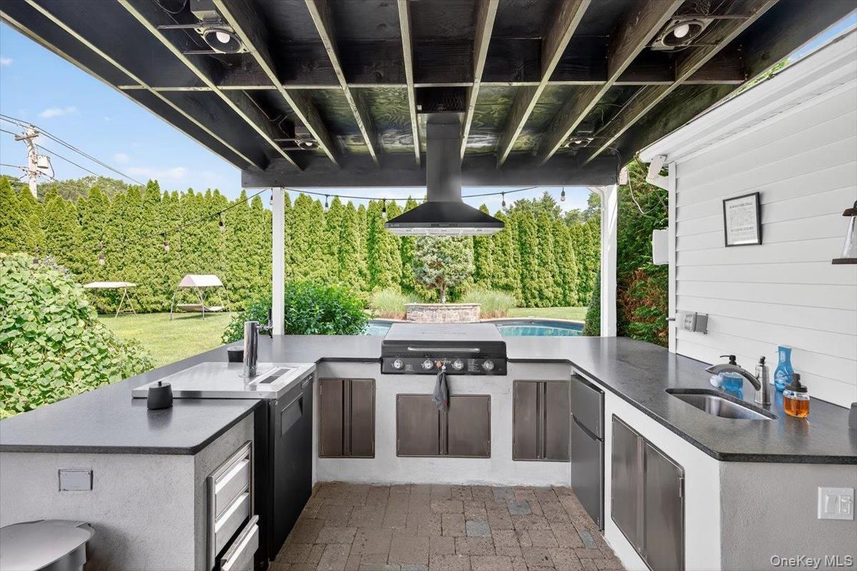 Exterior, Outdoor Kitchen