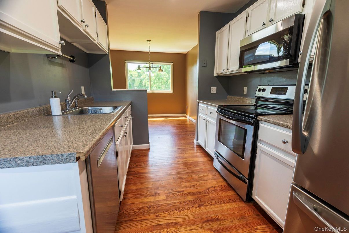 Interior, Kitchen, Pendant Lights, Wood Texture Flooring