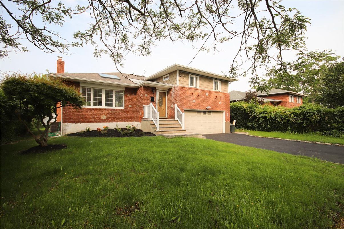 Attached, Exterior, Facade, Brick Facade, Split Level