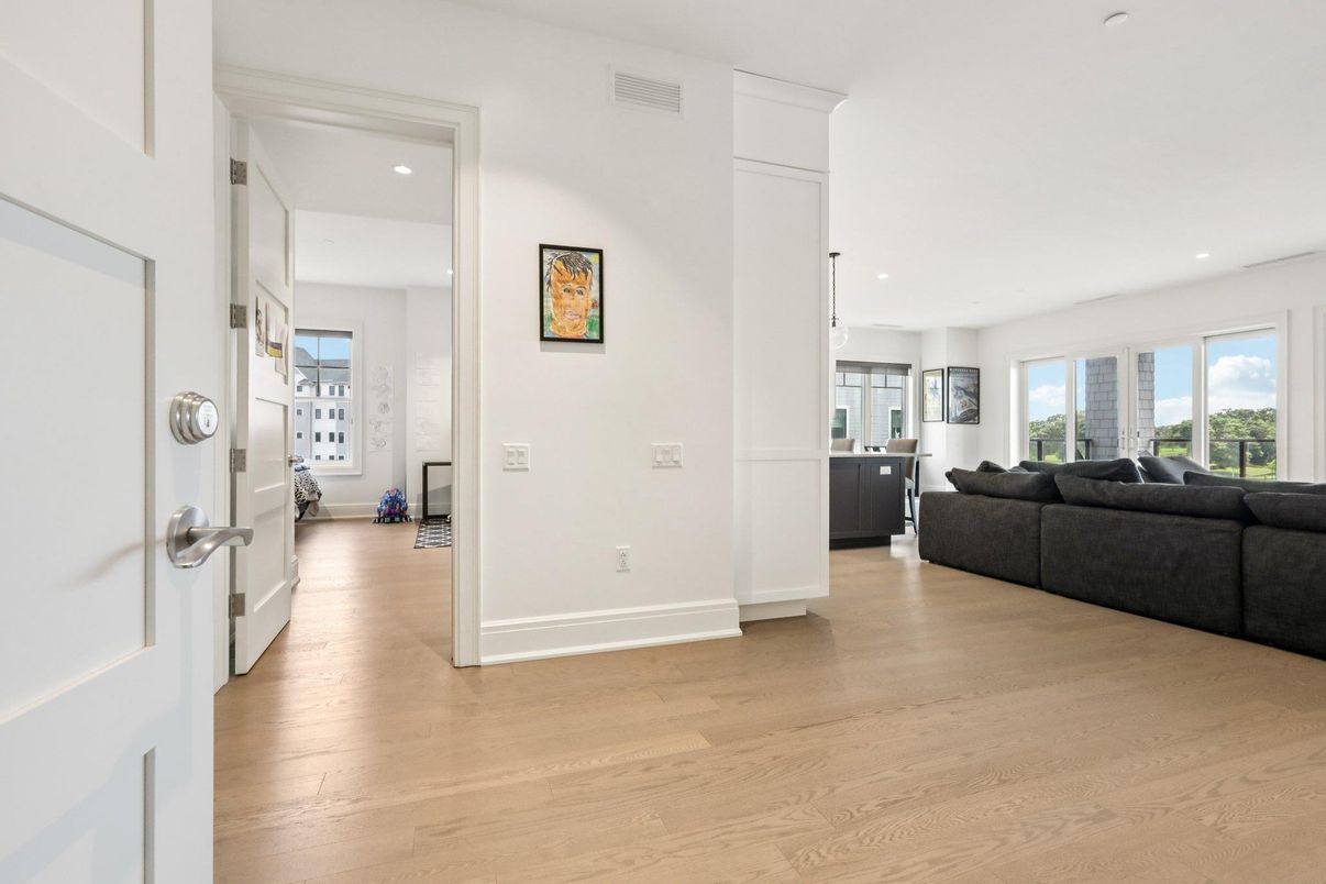 Interior, Living room, Pendant Lights, Recessed Lighting, Wood Texture Flooring
